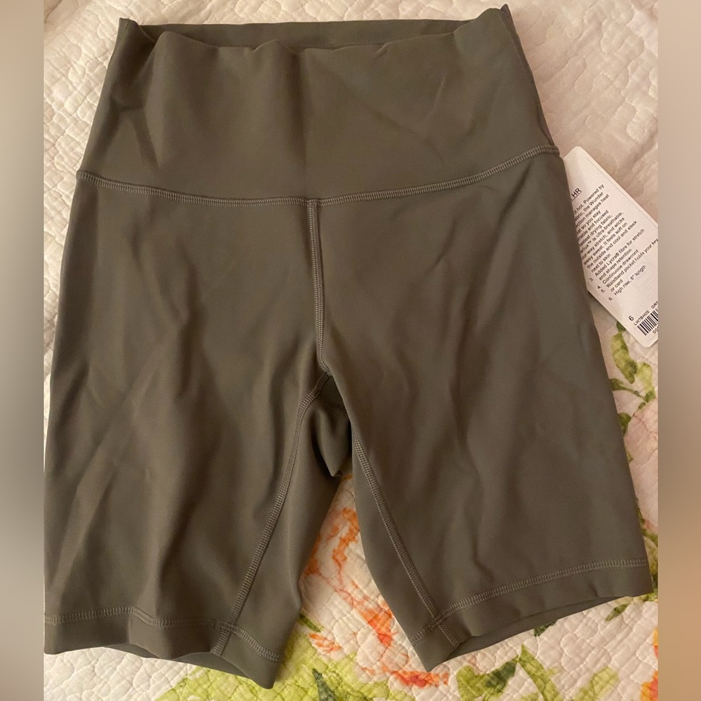 Lululemon Wunder Train HR Short 8” Size 6